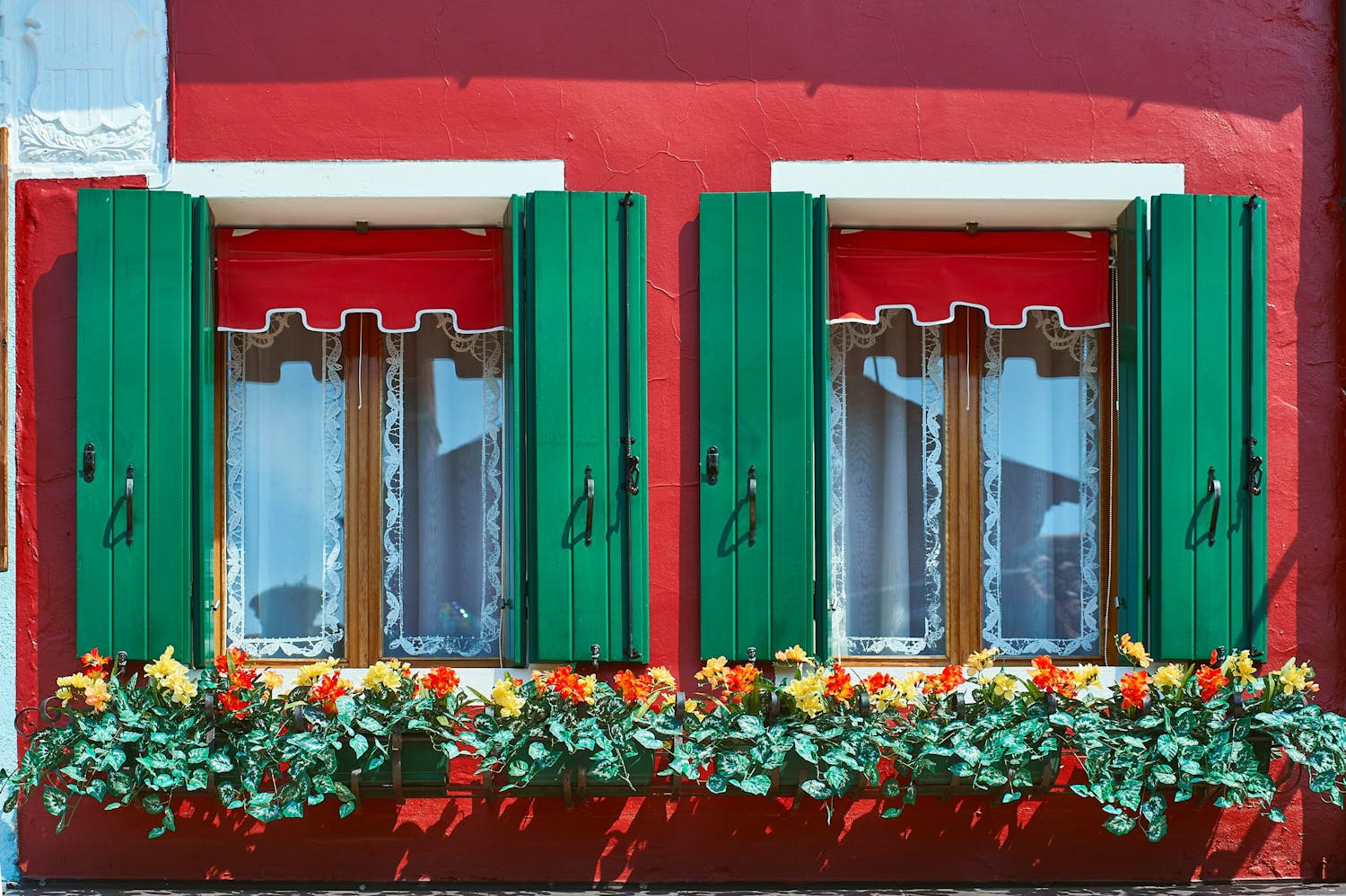 Eksempel på komplementærfargene rødt og grønt, som passer godt sammen. Eksempel på komplementærfargene rødt og grønt, som passer godt sammen.